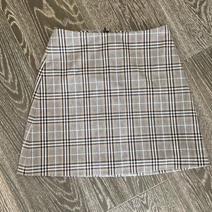 aritzia pleated skirt!